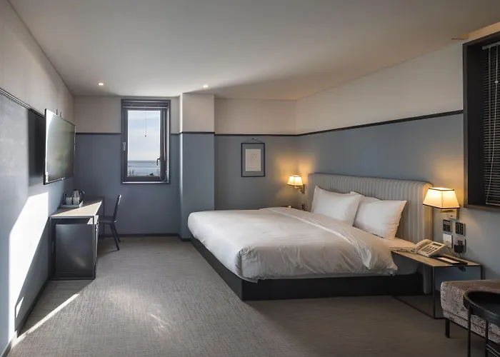 Brown Dot Songjung Hotel