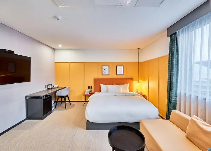 Hotel Brown Dot Songjung 3*
