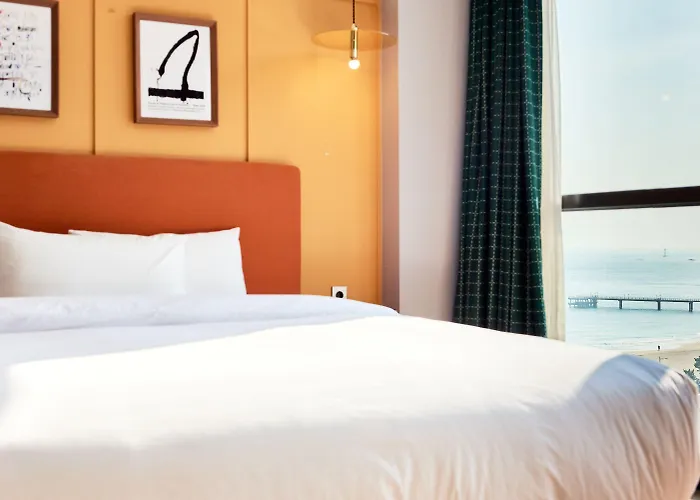 Brown Dot Songjung Hotel 3*