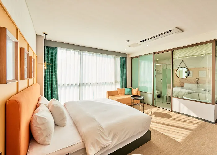 Brown Dot Songjung Hotel 3*
