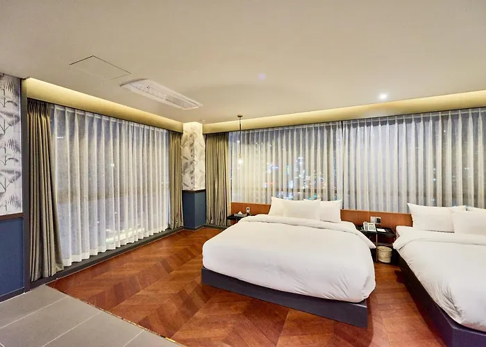 Brown Dot Songjung 3* Busan