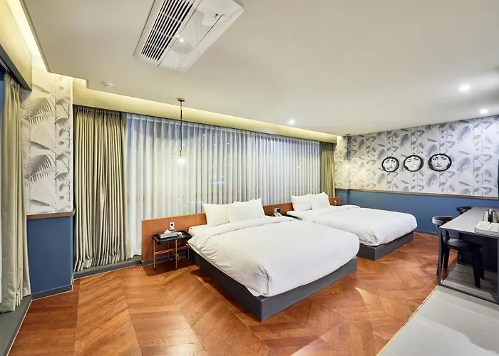 Brown Dot Songjung Hotel 3*