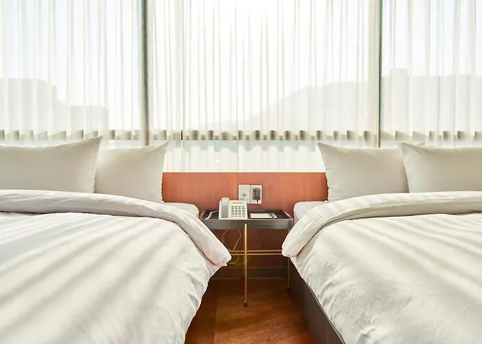Brown Dot Songjung Hotel 3*