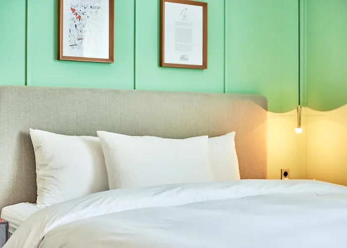 Brown Dot Songjung Hotel 3*